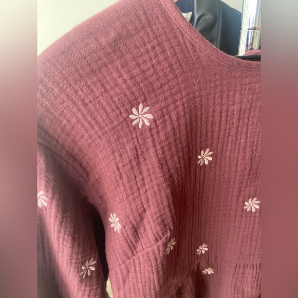 🔖 MADEWELL Embroidered Peplum Open Back Mulberry Top Flower Daisy - Picture 9 of 14